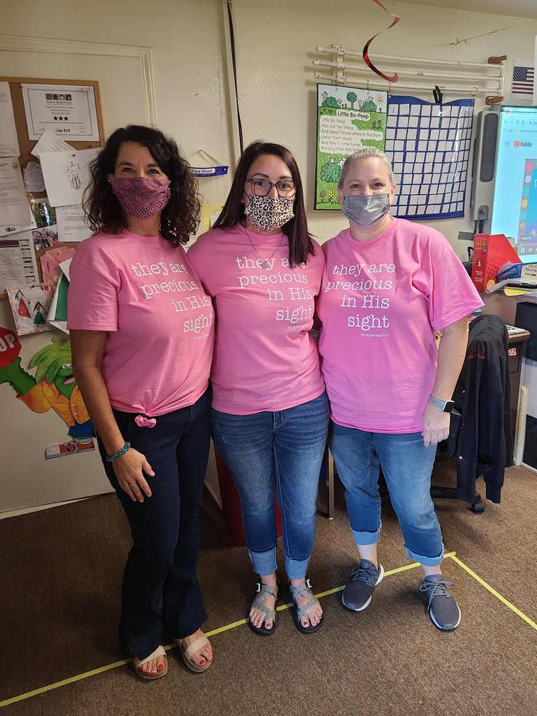 Magazine Elementary staff are showing their support for the Duff twins and continuing to pray for Audree, Ava, and their parents Jordan and Cari Duff.
