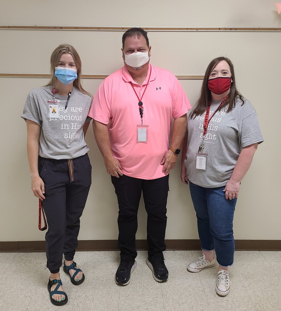 Magazine Elementary staff are showing their support for the Duff twins and continuing to pray for Audree, Ava, and their parents Jordan and Cari Duff.