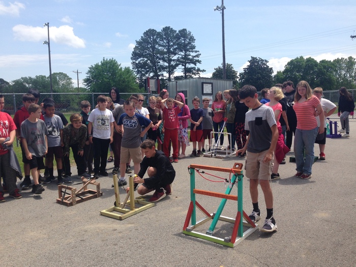 6th graders got to show the rest of the elementary their STEM projects on Monday!