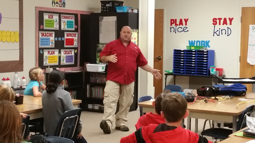 Joey Shumate, Master Electrician, came to speak to fourth grade about what electricity is, how it works, and how to be safe around electricity.  He talked about what an electrician does and how to become an electrician. He brought different types of switches, outlets, wires, tools and an inverter for the students to examine and handle.  Students were even able to use a simple voltage tester on an outlet!  Fourth grade is thankful to have a new member of our community to share his knowledge and expertise with us!